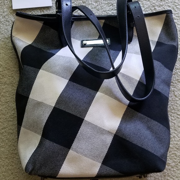 Burberry Handbags - Burberry tote